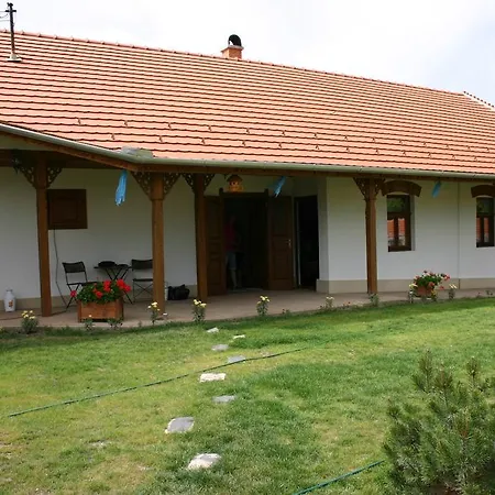 Tulipanos Vendeghaz Penzion *