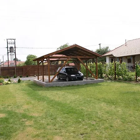 Tulipanos Vendeghaz Penzion Golop